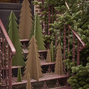 Großer Tannenbaum aus Holz